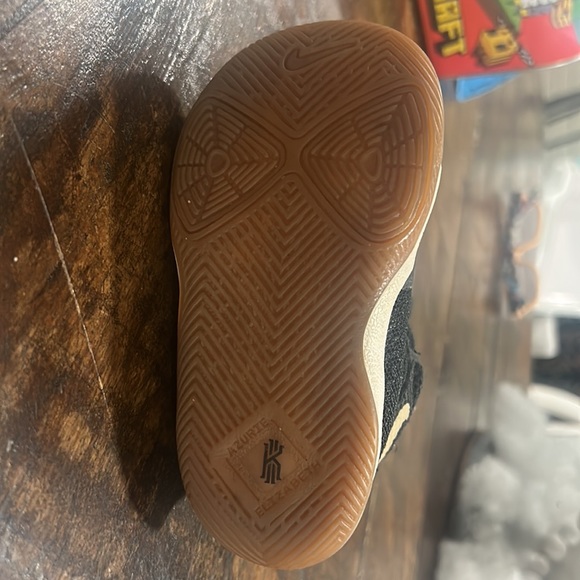 Nike shoes - Picture 7 of 9